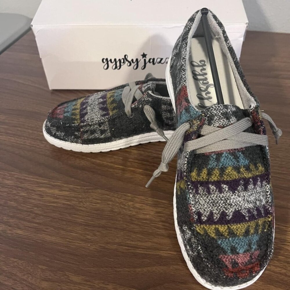 GYPSY JAZZ WOMEN'S AALIYAH CASUAL SHOES - MOC TOE